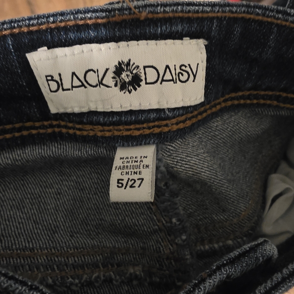 Stylish Women's Straight Leg Jeans with Red Floral Design - Picture 7 of 7